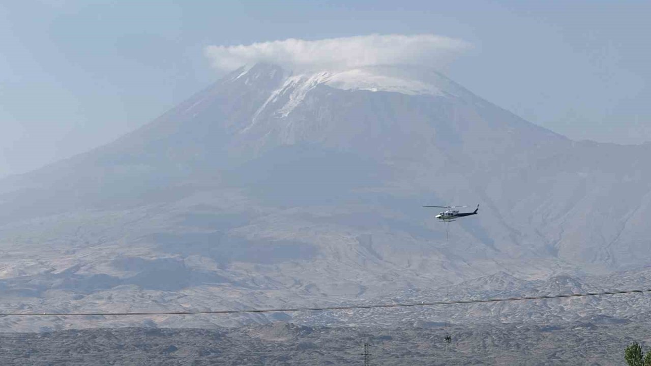 Iğdır’da yüksek gerilim hatları için helikopterle korumalar takılıyor