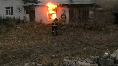 Kars’ta ev yangını kısa sürede söndürüldü