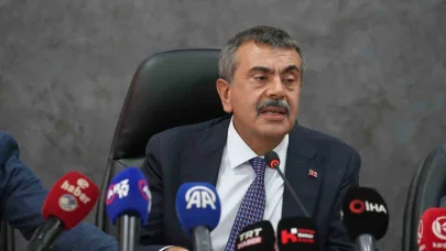 Bakan Tekin’den CHP Genel Başkanı Özgür Özel’e şarkılı gönderme