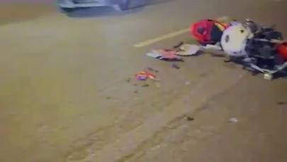 Motosiklet ile otomobil kafa kafaya çarpıştı