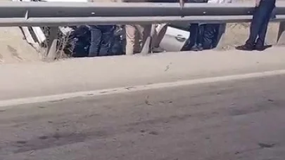 Otomobil refüjdeki boşluğa düştü