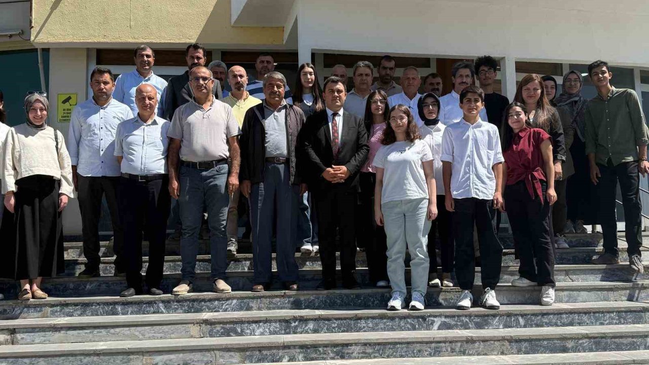 Başarılı öğrenciler onurlandırıldı