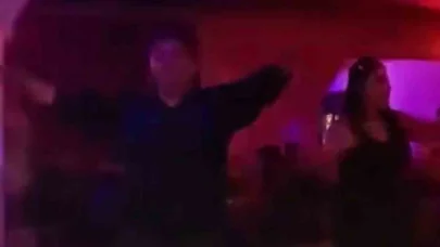Pavyonda göbek attı, terfi aldı