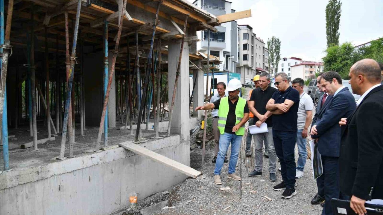 Vali Çiçek, spor inşaatlarını denetledi