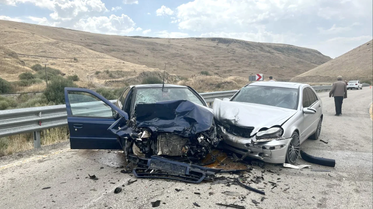 Sarıkamış'ta zincirleme trafik kazası