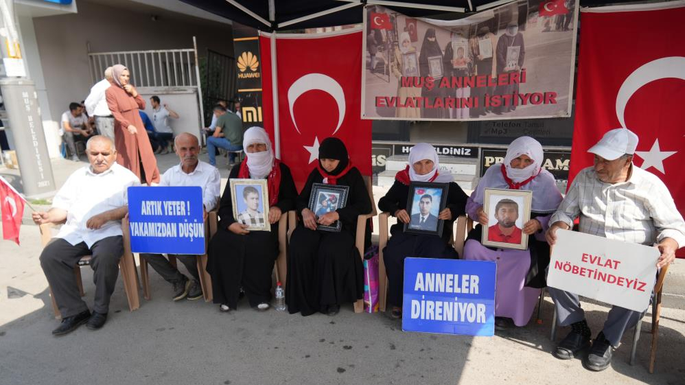Ailelerin evlat nöbeti sürüyor