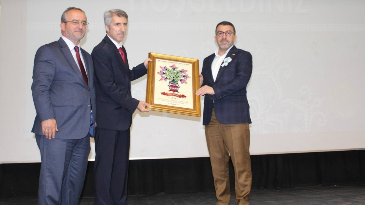 “Peygamberimiz ve Aile Ahlakı” konferansı düzenlendi