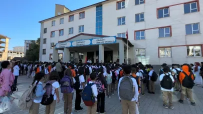 Okullar öğrenci sesleriyle yankılandı