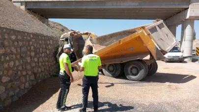 Hafriyat kamyonu istinat duvarına çarptı 1 kişi ölü