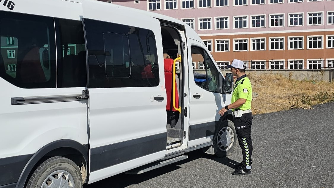 Kars’ta öğrenci servisleri denetlendi