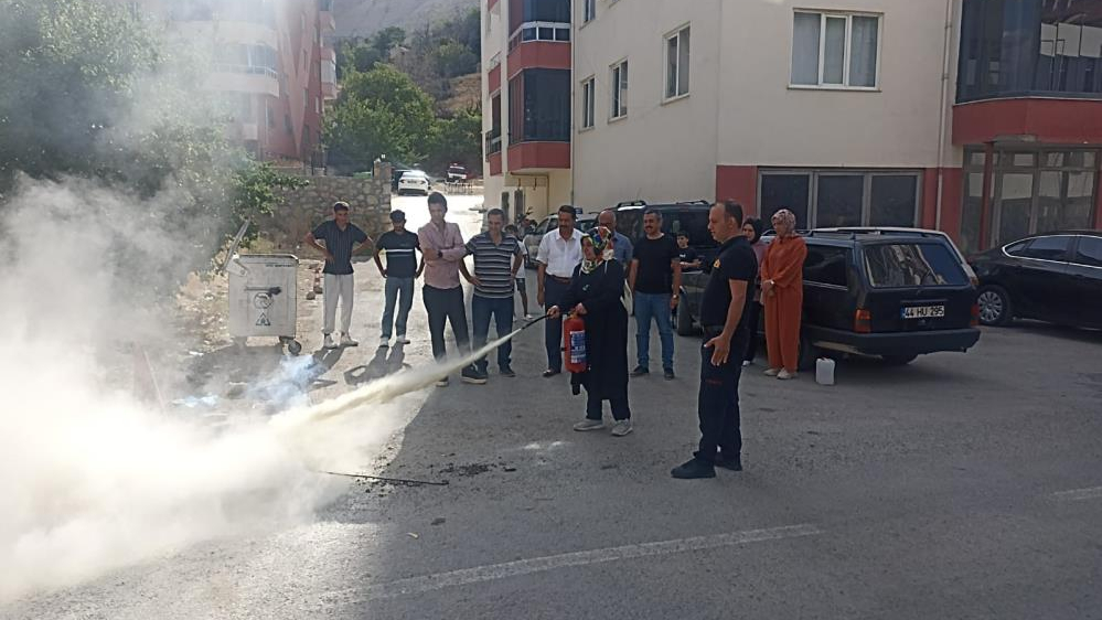 Sürücü kursunda yangın eğitimi
