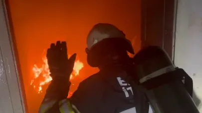 Sabaha karşı uyanan aile evlerinin yandığını gördü
