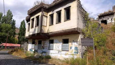Tevfik Paşa Konağı giderek harabeye dönüyor