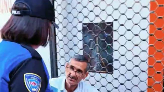 Toplum destekli polislik ekipleri esnafı bilgilendiriyor