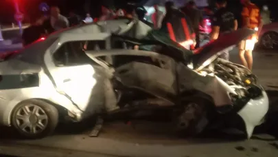 İki otomobil çarpıştı: 3 yaralı