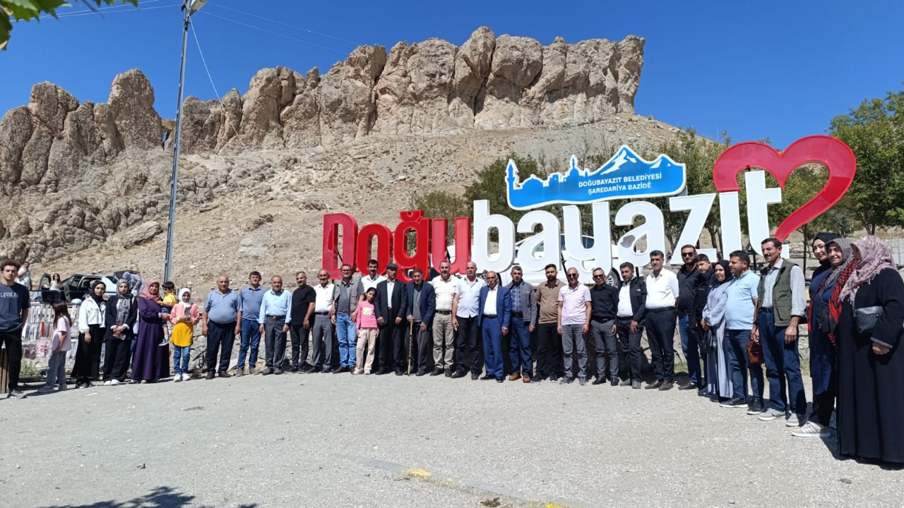 Şehit yakınları ve gaziler tarihi mekanları gezdi