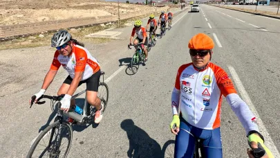 Ani'den yola çıkan gönüllü bisikletçiler eğitime destek için pedal çeviriyor