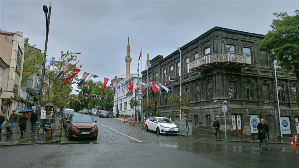 Kars güne yağmurla başladı