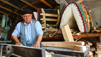 77 yaşındaki usta, makinelerle semerciliği yaşatıyor