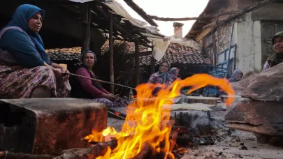 Kadınlar kışlık yufkalarını hazırlıyor