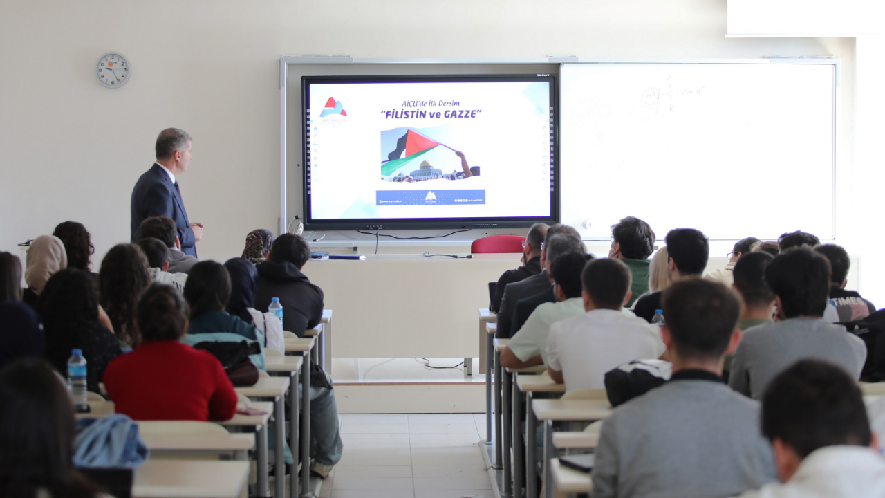 AİÇÜ'de ilk ders "Filistin ve Gazze" teması ile yapıldı