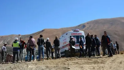 Beton dökümünde kalıp çöktü, 3 işçi yaralandı