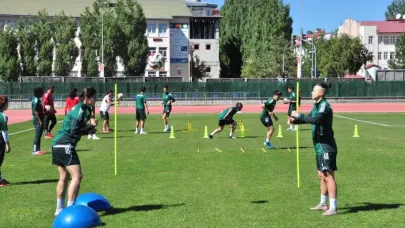 Yüksekova Spor, Kars'ta kamp yaparak maçlara hazırlanıyor