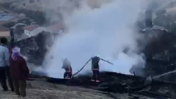 Yanan 3 ev kullanılamaz hale geldi