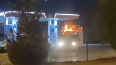 Alevler içindeki kamyonet benzin istasyonuna girdi