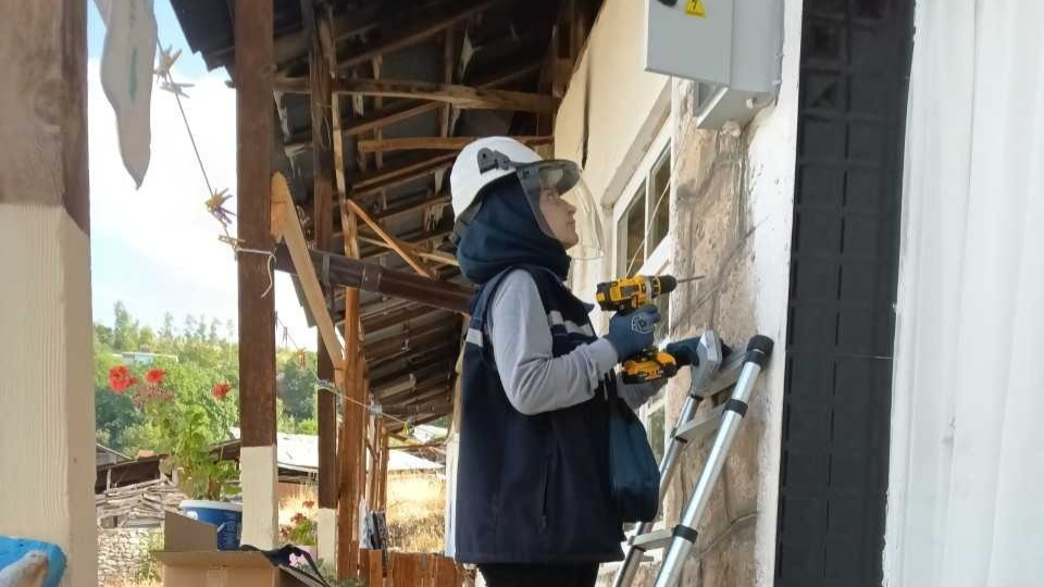 Aras EDAŞ kadın saha ekibiyle güçleniyor
