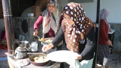 Minik öğrencilere pekmezli yufka  ikram edildi