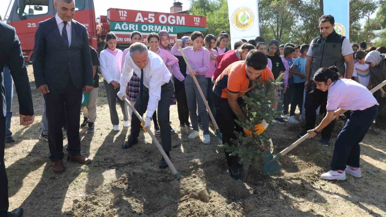 "Yeşil Vatan" için fidan dikildi