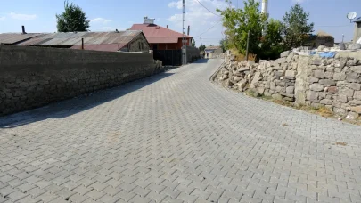 Ağrı’da köy yolları yenileniyor