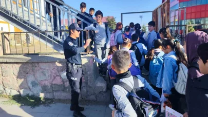 Ağrı’da polis ekipleri okul çevrelerinde denetimlerini sürdürüyor