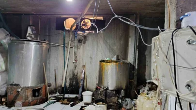 Ağrı’da ruhsatsız işletmede 5 ton 709 kilogram pekmez ele geçirildi