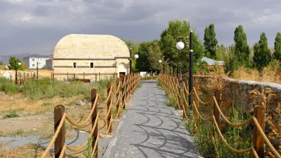 Ağrı’da tarihi Hamur Kümbeti restore edildi