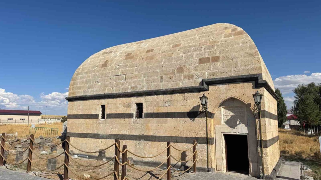 Hamur Kümbeti yeniden ziyarete açıldı