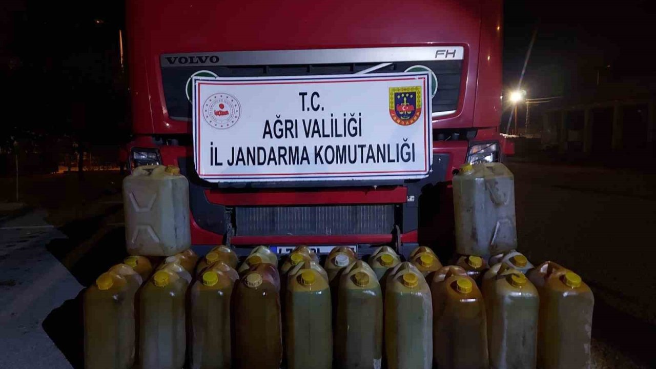 Ağrı’da yol kontrolünde kaçak akaryakıt ve sigara ele geçirildi