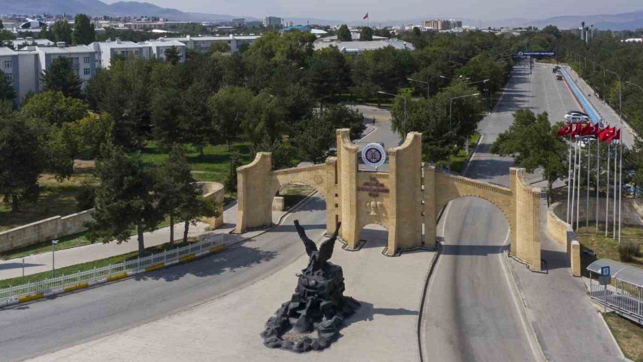 Dünyanın en etkili bilim insanları listesinde Atatürk Üniversitesi’nden 22 akademisyen
