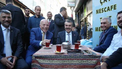 Bakan Tekin, Erzurum’da esnafla buluştu