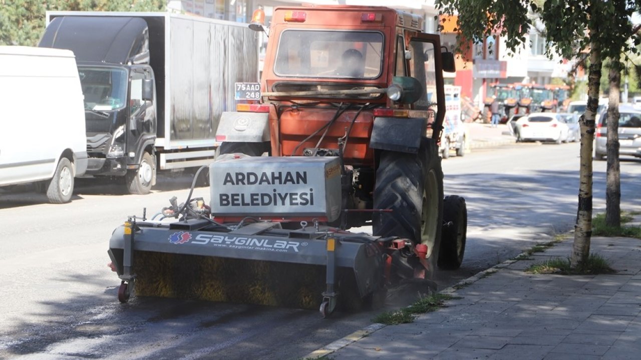 Belediye ekiplerinin hummalı çalışması