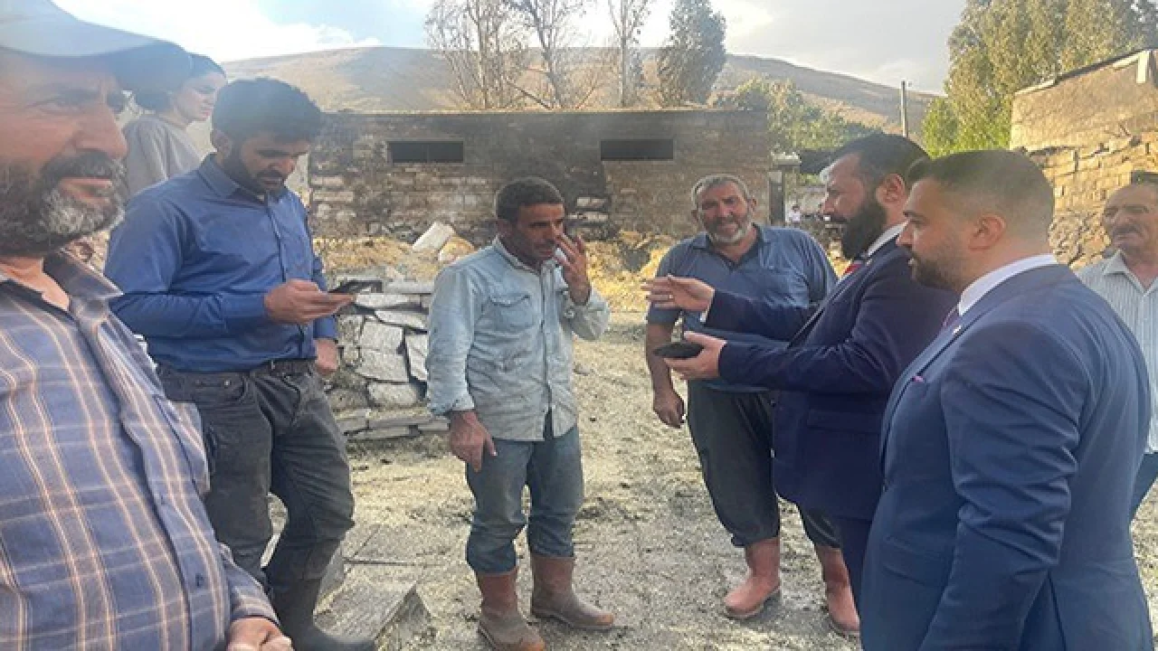 Çat, yangında zarar gören bölgede