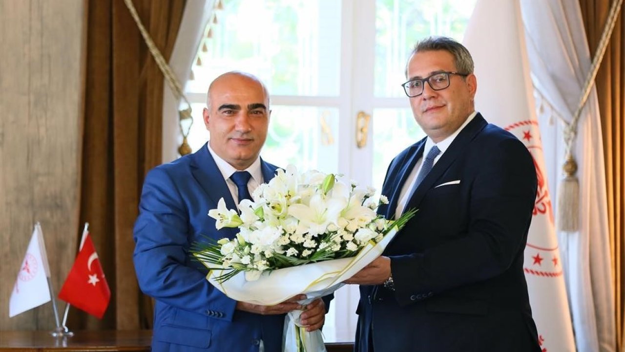 Doç. Dr. Ayhan Kul, İzmir'e atandı