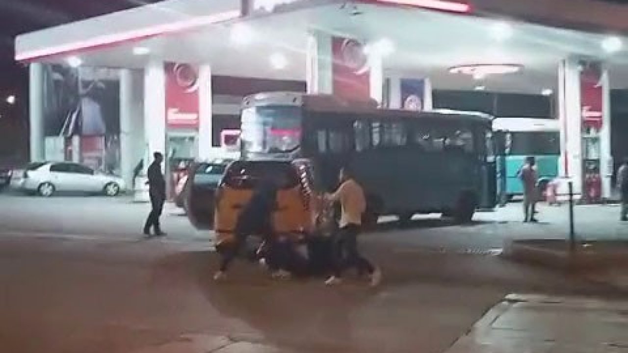 Bıçaklı kavgada 3 kişi yaralandı