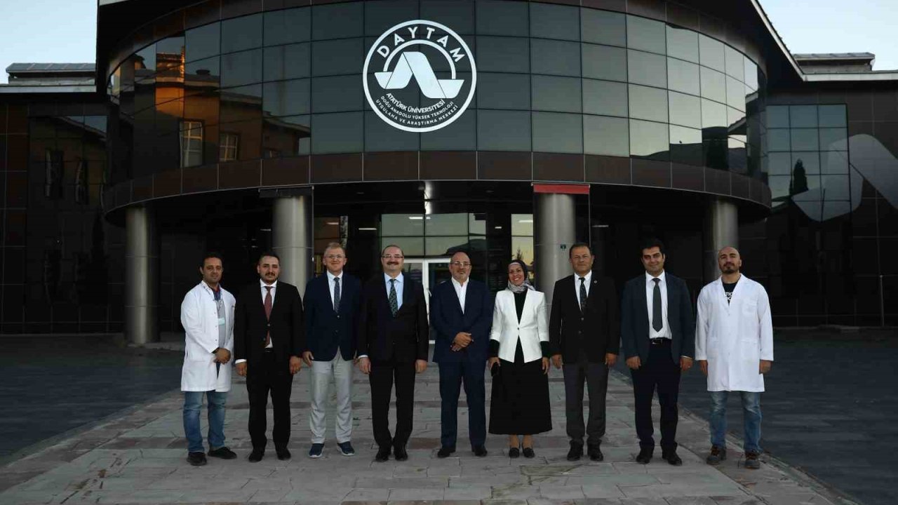 Rektör Hacımüftüoğlu, EVYAP Yönetim Kurulu Başkanı Mehmet Evyap'ı ağırladı
