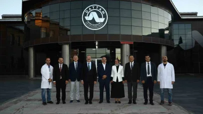 EVYAP Yönetim Kurulu Başkanı Mehmet Evyap, Rektör Hacımüftüoğlu’nun misafiri oldu
