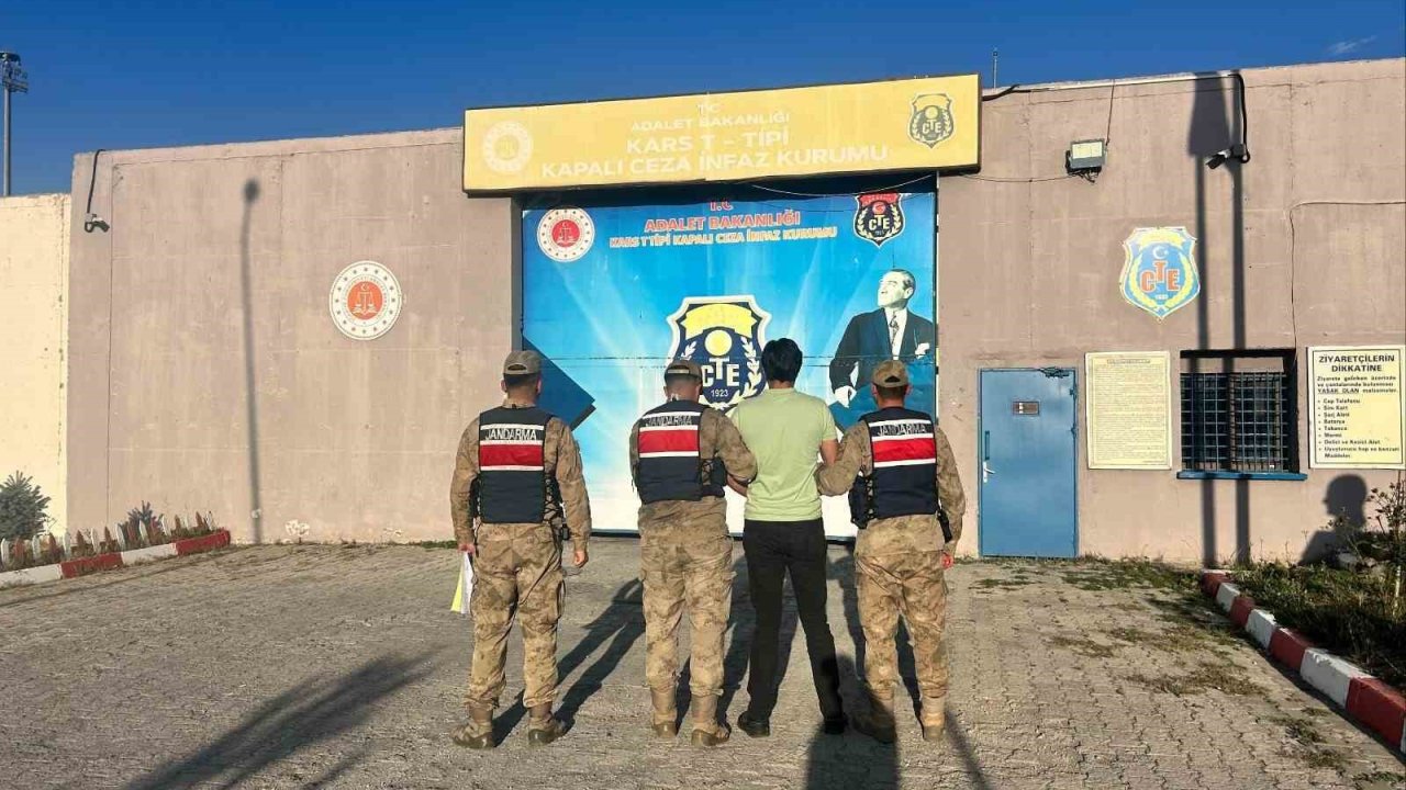 Kars’ta silahlı tehdit suçundan aranan şahıs yakalandı