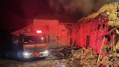 Ekiplerin yangınla mücadelesi