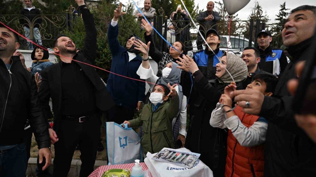 Lösemiyi yenen Talha Sıraç, polis ağabeyleriyle balon uçurdu