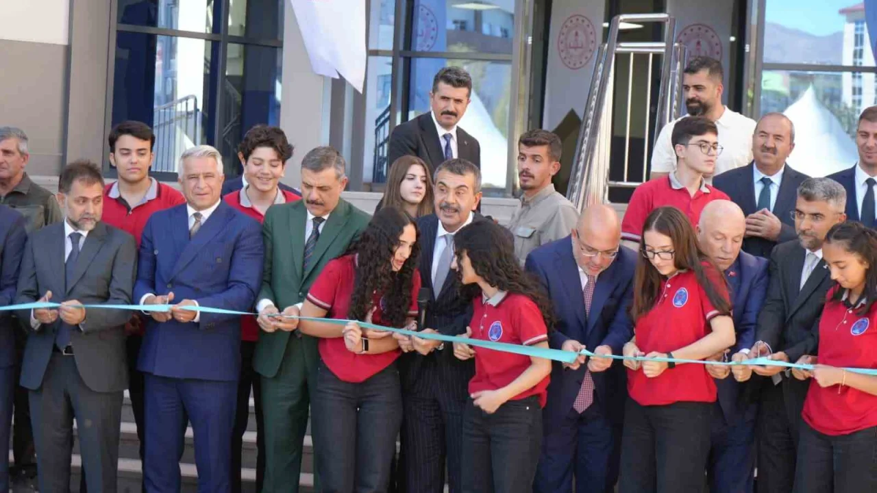 Bakan Tekin, Erzurum’da okul açılışına katıldı